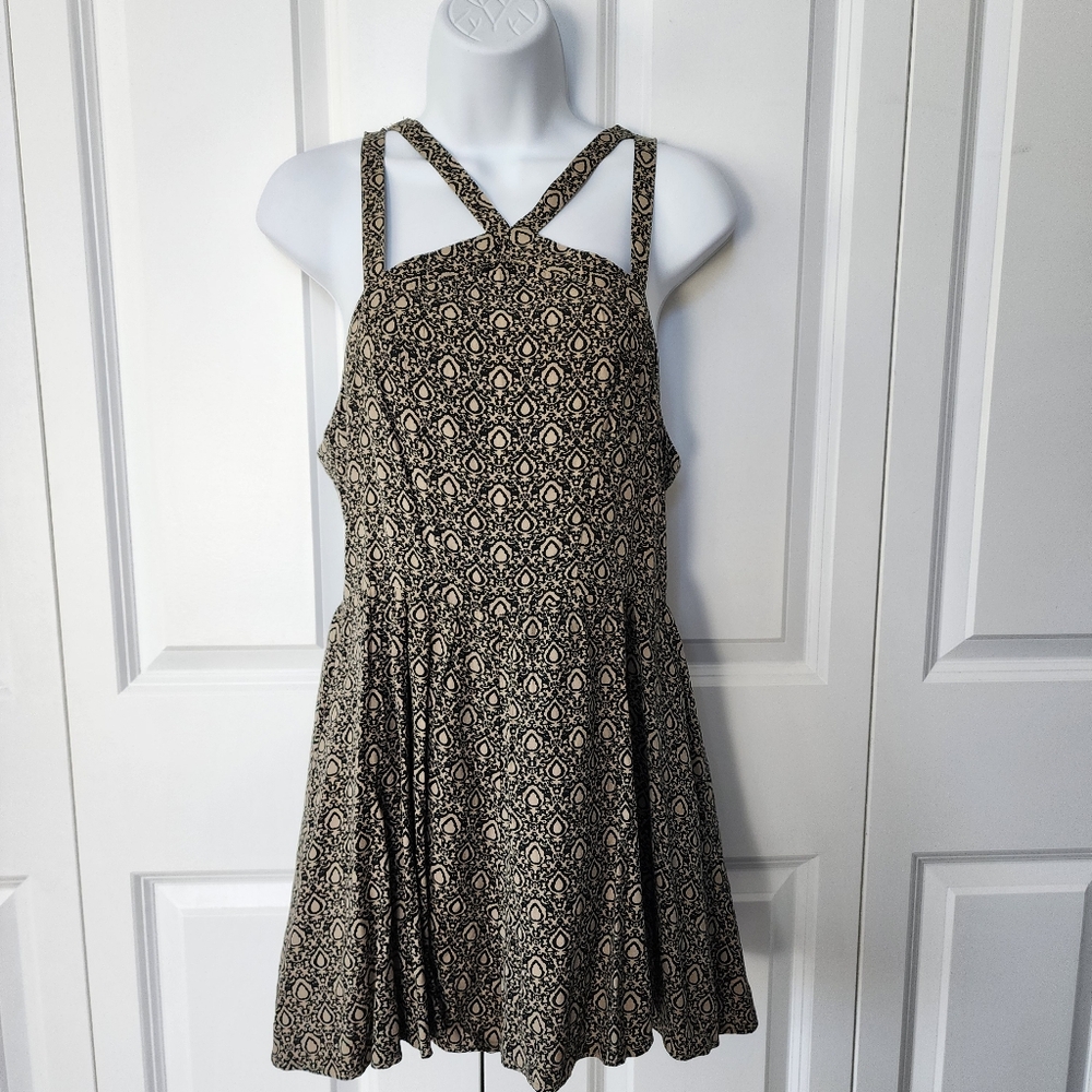 Ecote Criss-Cross Back Romper with Pockets